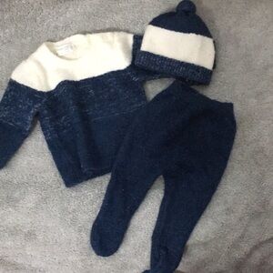Newborn matching set with baby hat.
